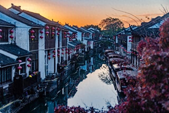 吃不愁穿不愁還得有錢去旅游