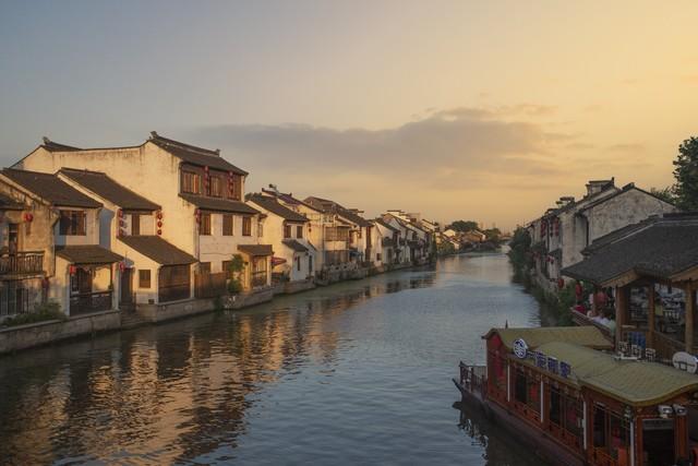 吃不愁穿不愁還得有錢去旅游