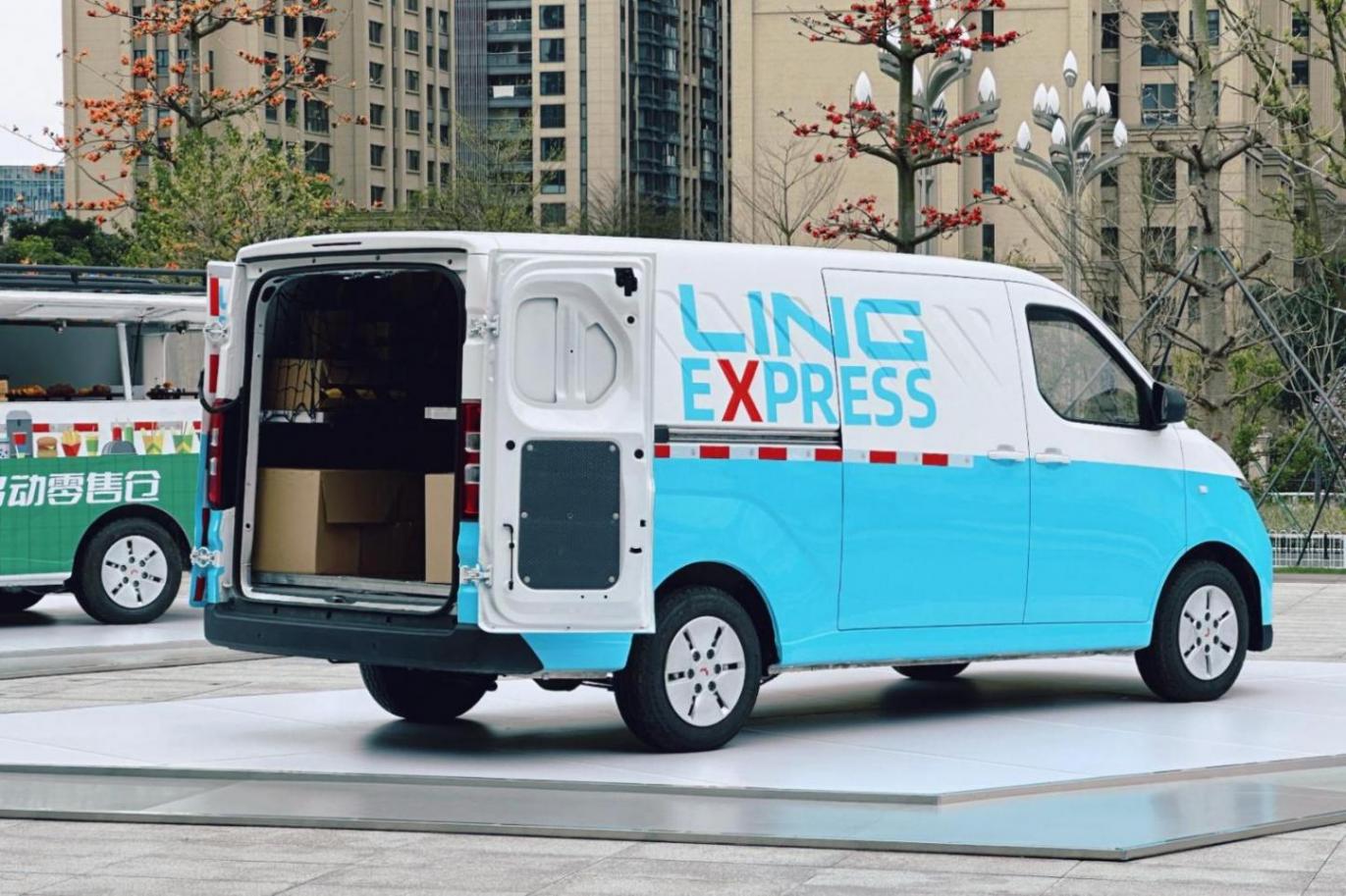 五菱新能源廂貨揚光上市,在7.18萬起步價面前,槽點不存在了