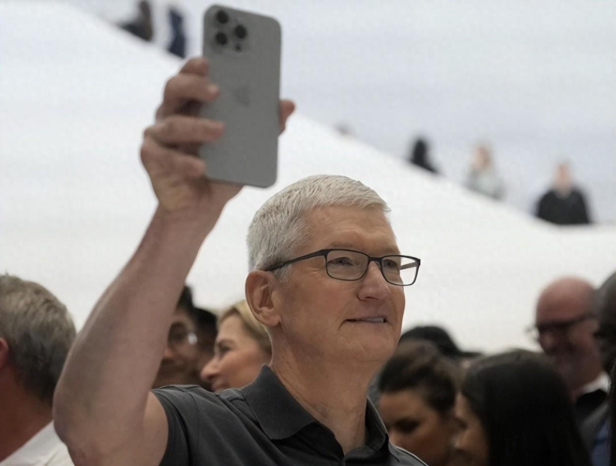 9999的iPhone15ProMax全是缺點(diǎn),降至7998,全是優(yōu)點(diǎn)了?