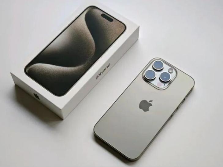 9999的iPhone15ProMax全是缺點(diǎn),降至7998,全是優(yōu)點(diǎn)了?
