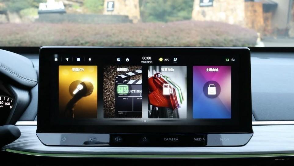 試駕日產(chǎn)天籟2.0T車型,加速很有勁,然后就沒然后了
