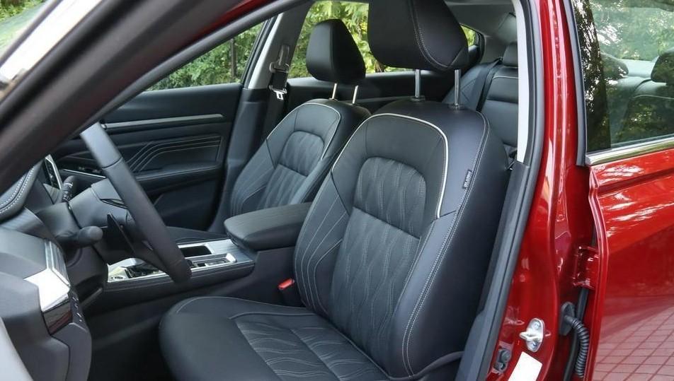 試駕日產(chǎn)天籟2.0T車型,加速很有勁,然后就沒然后了