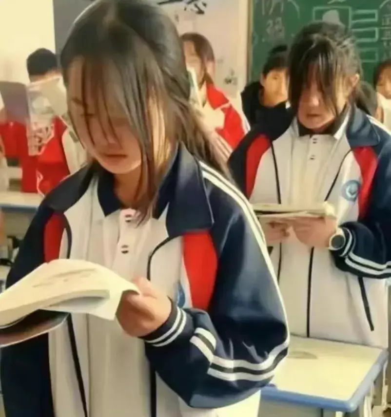 中學魔女風橫掃校園,女生紛紛效仿新發(fā)型,引發(fā)全國熱議!