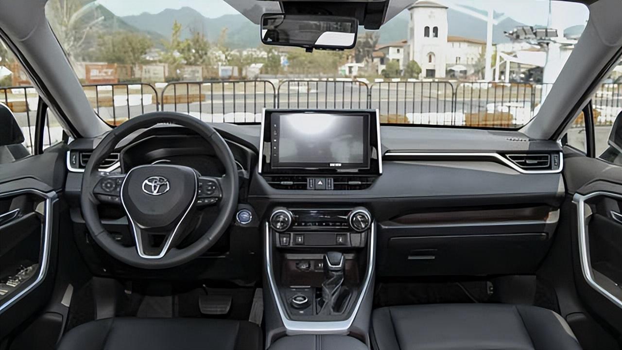 開完豐田榮放rav4,再開榮威RX,終于明白國產品牌和豐田的差距!