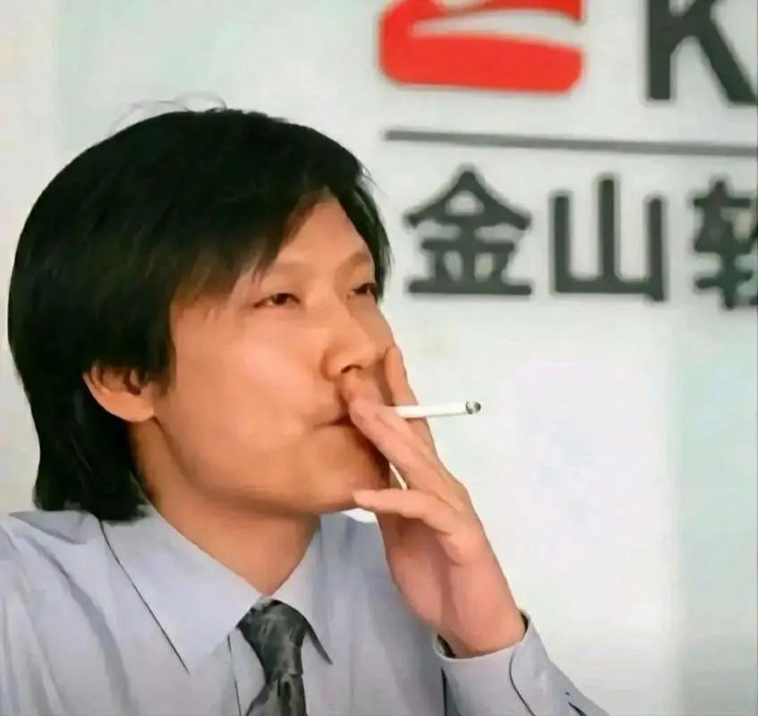 網友越鬧越過分!雷軍試駕小米汽車,中控放著農夫山泉都能惹爭議