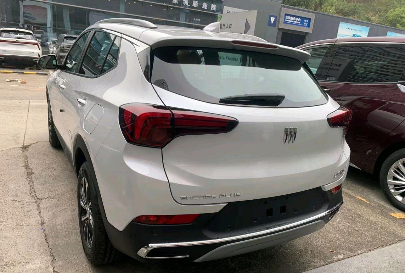 城市出行的精致伙伴!全新別克昂科拉登場,新車標更顯精致帥氣
