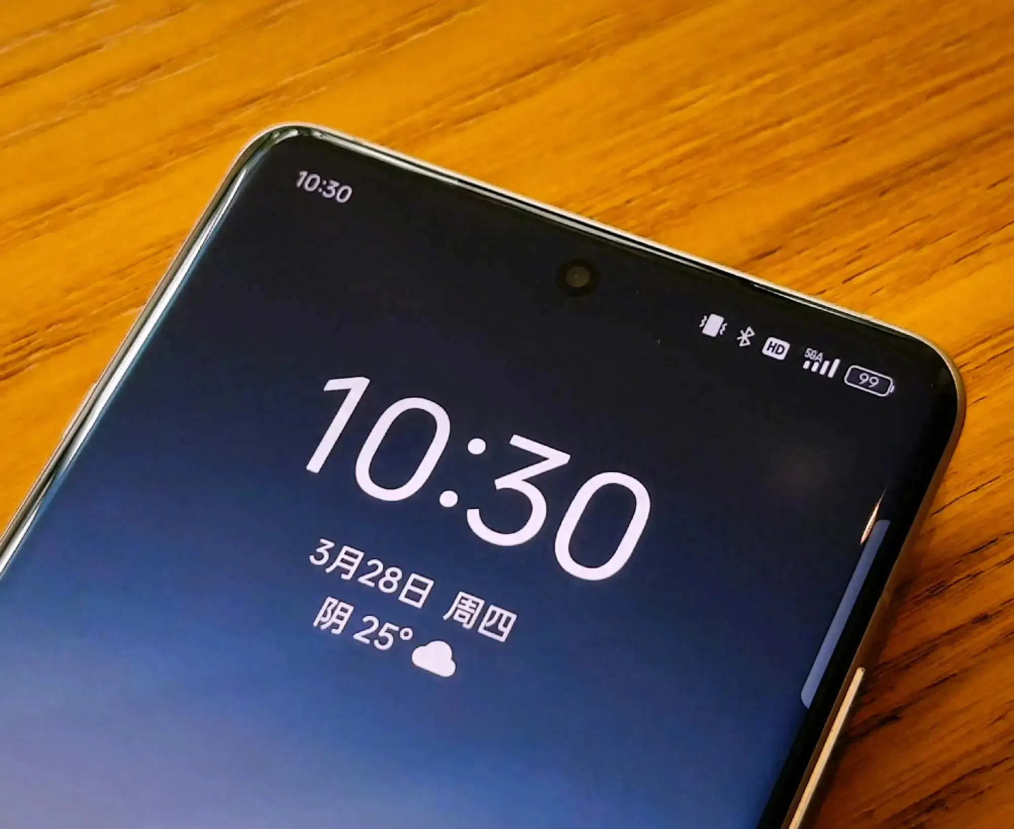 OPPO 首席產(chǎn)品官劉作虎攜 5G-A 手機(jī)為你打開 5G 新世界