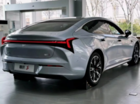 2024款哪吒S解讀,最高續航715km、性能強,OTA升級哪些功能?