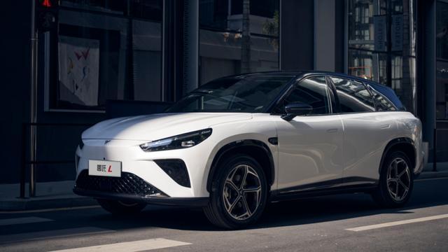 新能源中型SUV如何選車?哪吒L告訴你“答案”