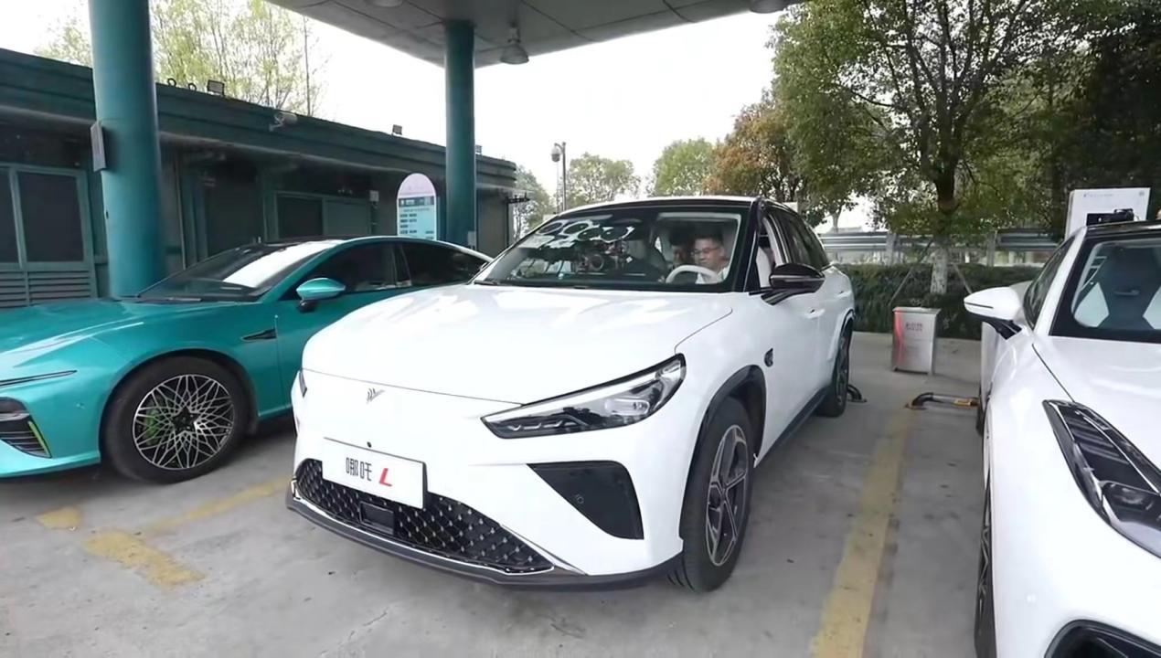 新能源中型SUV如何選車?哪吒L告訴你“答案”