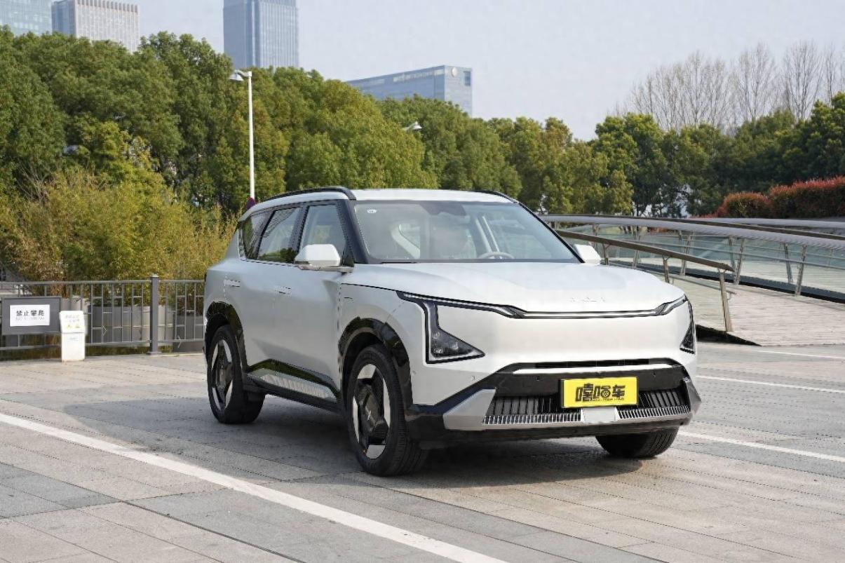 起亞EV5帶你感受春天的浪漫,整車“舒適+”體驗感出彩