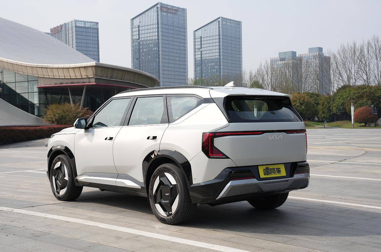 起亞EV5帶你感受春天的浪漫,整車“舒適+”體驗感出彩
