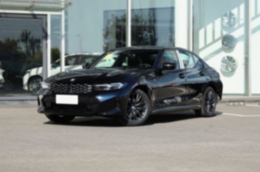 豪華與新貴硬碰硬,Model3對(duì)比奧迪A4L、寶馬3系