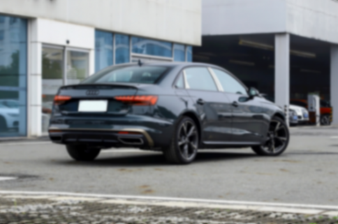 豪華與新貴硬碰硬,Model3對(duì)比奧迪A4L、寶馬3系