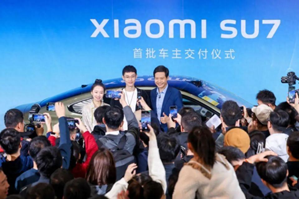 首批小米SU7交付,雷軍公布最新鎖單量