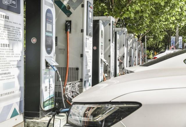 特斯拉Q1銷量反超比亞迪,重奪全球電動汽車冠軍!特斯拉38.6萬輛環比降