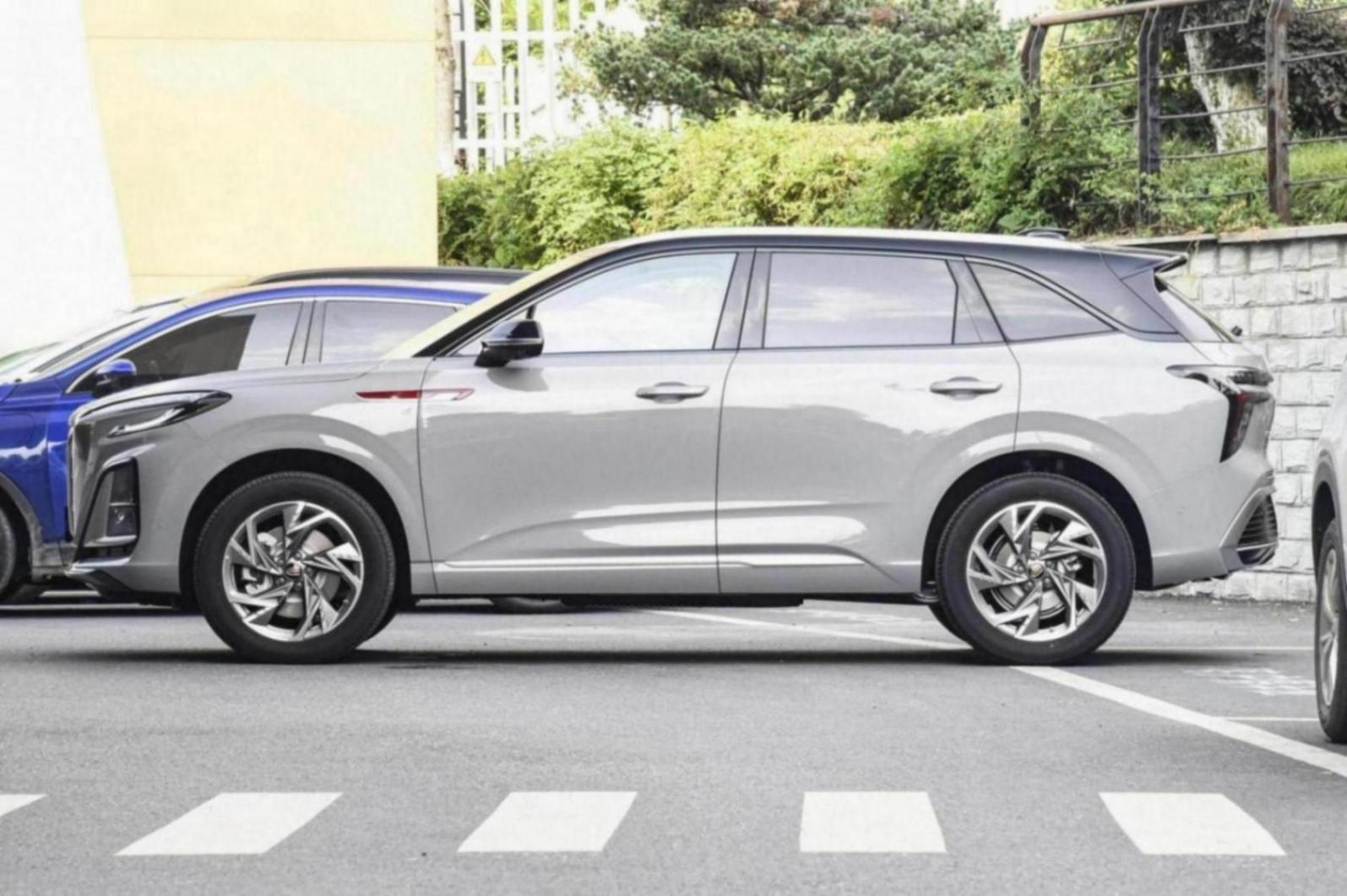 紅旗入門豪華SUV,降至12.58萬起,動力可選1.5T或2.0T!