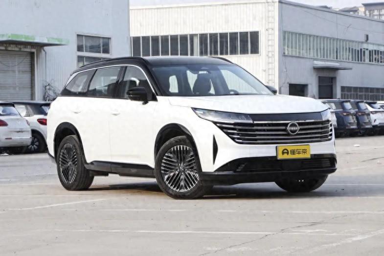 體驗東風日產探陸:配2.0T+9AT,軸距達到2900mm,定位中大型SUV
