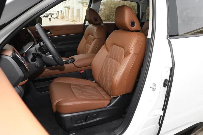 體驗東風日產探陸:配2.0T+9AT,軸距達到2900mm,定位中大型SUV