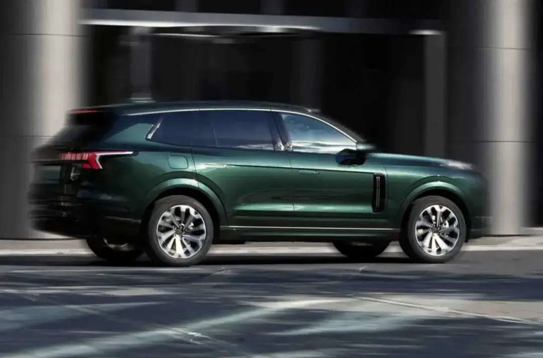 2024款領克09 EM-P年輕人第一臺保時捷Cayenne