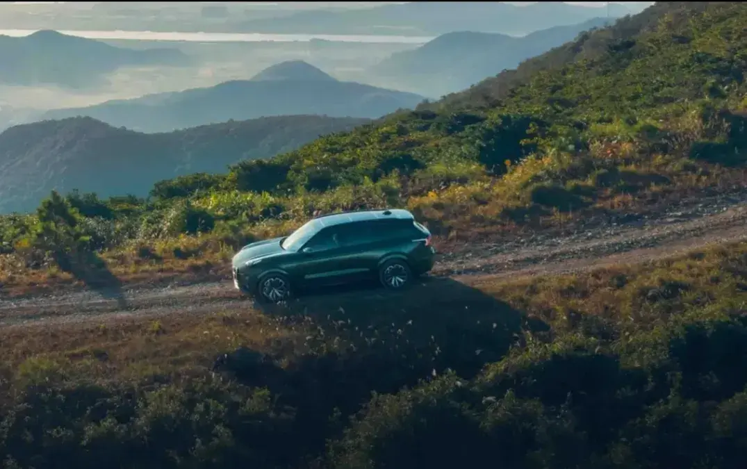 2024款領克09 EM-P年輕人第一臺保時捷Cayenne