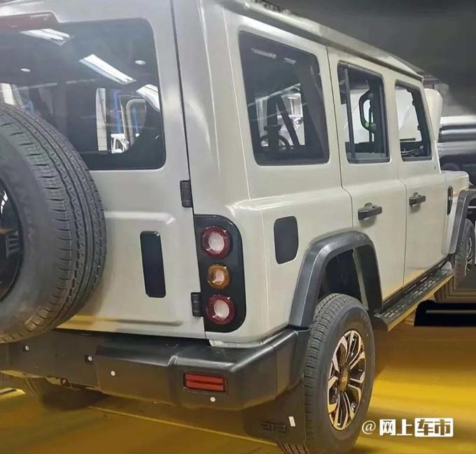 北汽新“方盒子”SUV實(shí)拍!或20天后發(fā)布,比坦克300更霸氣?