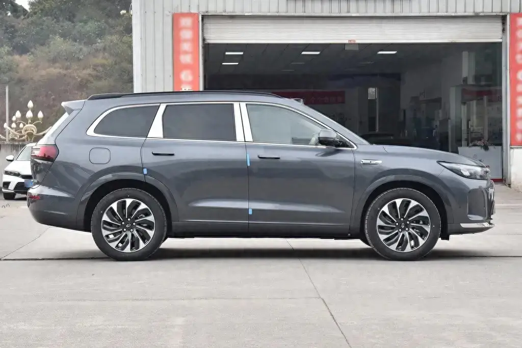 非智駕SUV天花板Q5L,智駕SUV天花板問界新M7,這兩臺車怎么選