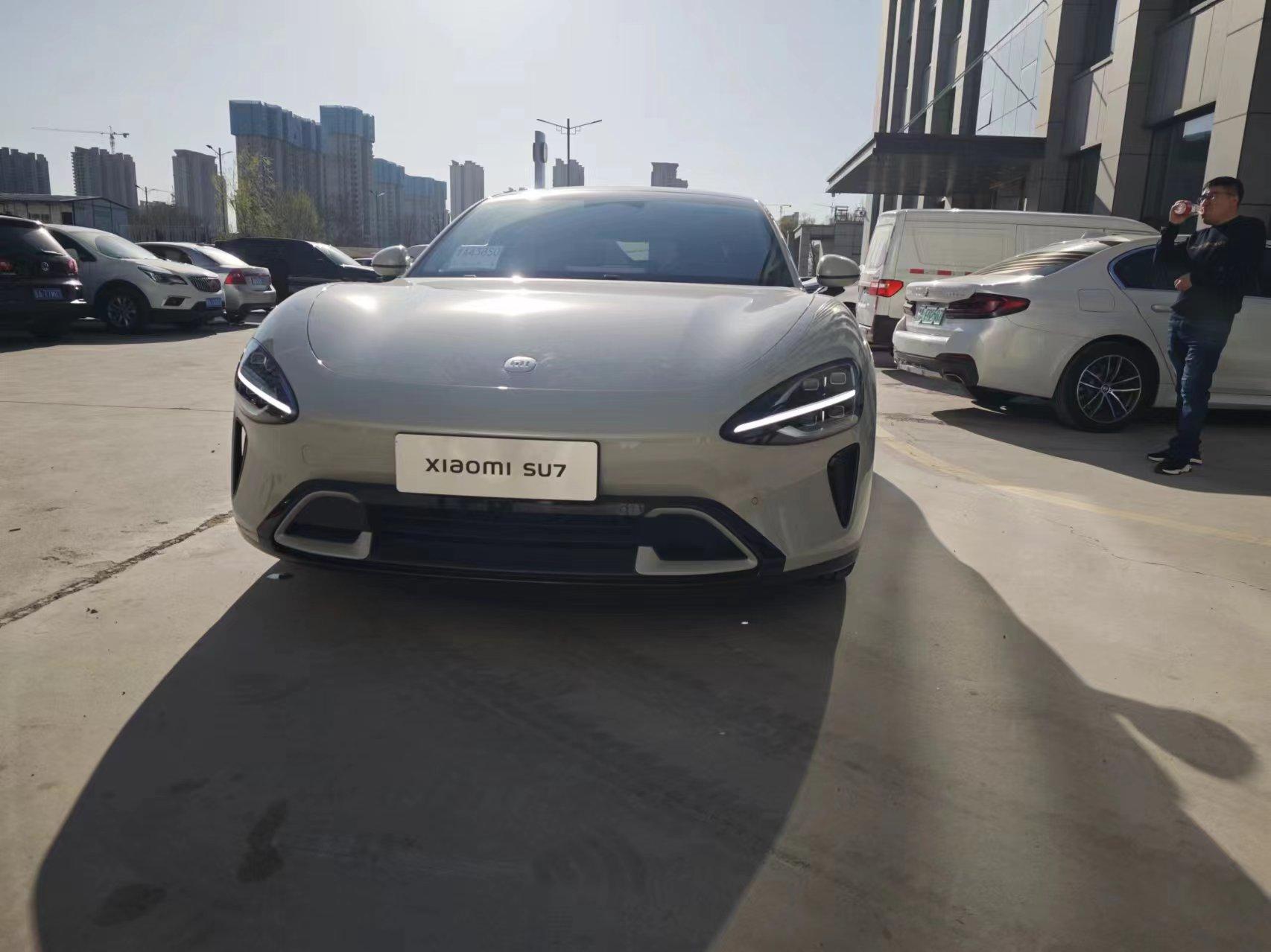 純電中大型轎車之爭,紅旗EH7與小米SU7怎么選?