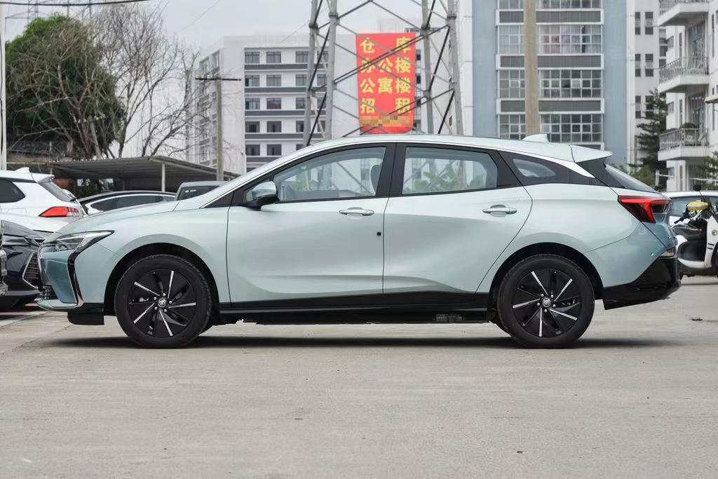 別克微藍6:一臺時尚、年輕、性價比不錯的純電動汽車