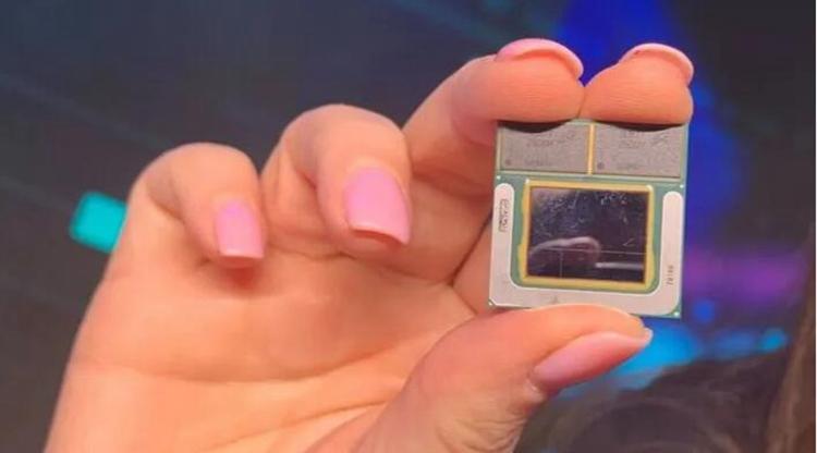 英特爾Lunar Lake處理器AI算力將達100TOPS:NPU貢獻45%