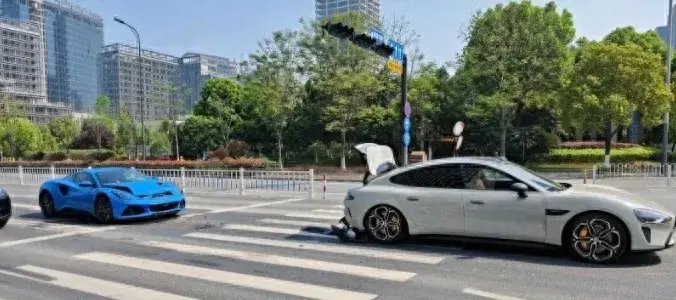 罕見內幕!吉利追殺小米暴露真相,SU7氣罐現場照片曝光!