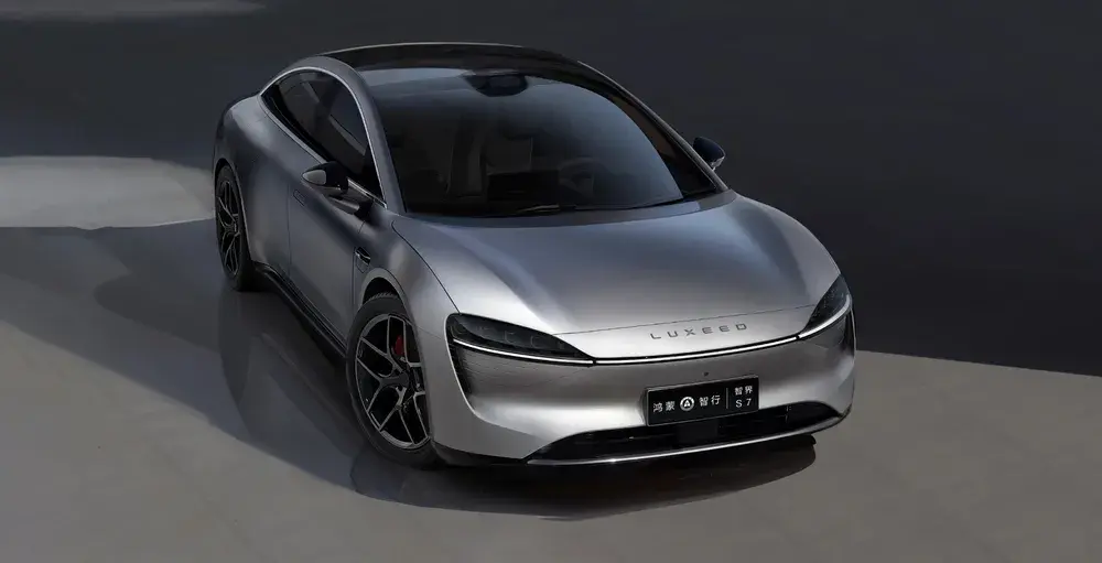華為扶著奇瑞,去和小米汽車(chē)SU7競(jìng)爭(zhēng)