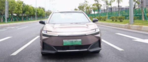 豐田“抄底價”,20萬跌至12萬,616km綜合續航,8大氣囊破百6.4s