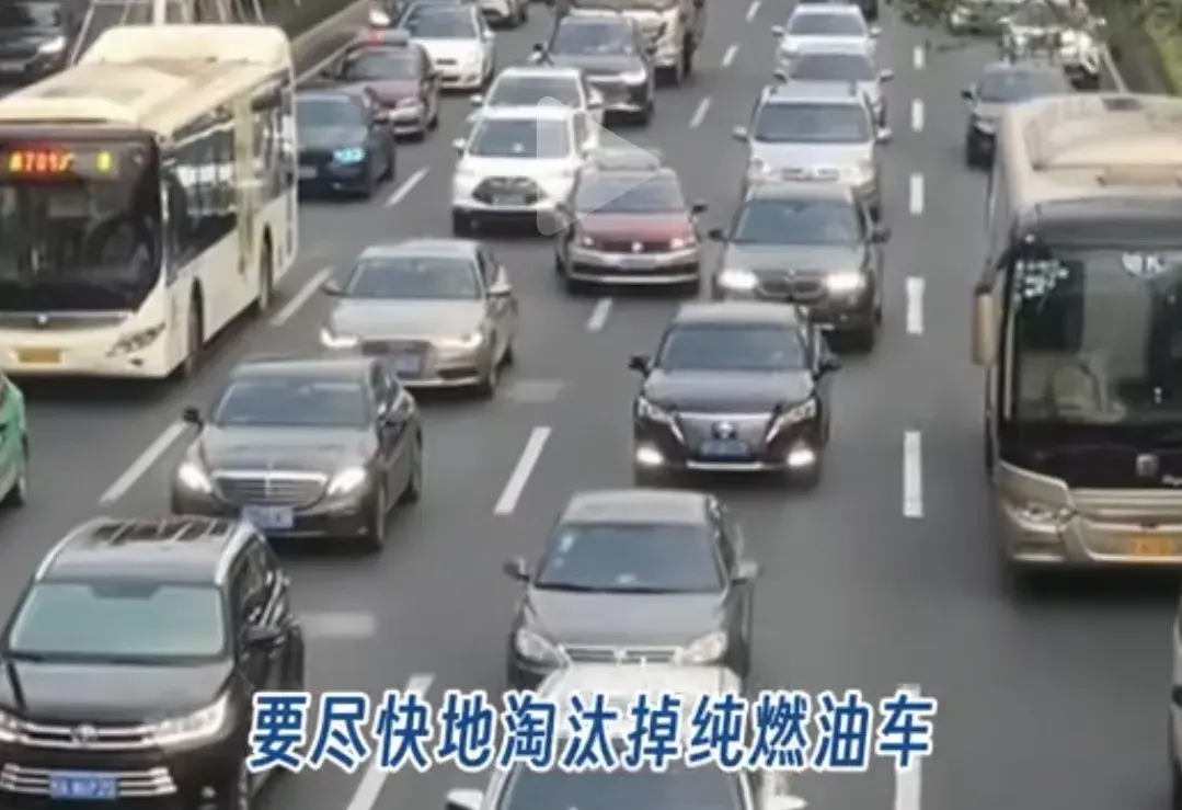 電車燃油車之爭,比亞迪之后,余承東也發聲了,網友不淡定
