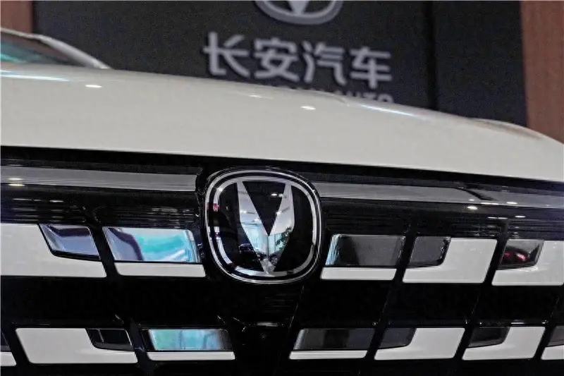 到店實拍長安UNI-Z:只賣11萬續航1200公里,玩的就是性價比