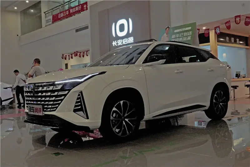 到店實拍長安UNI-Z:只賣11萬續航1200公里,玩的就是性價比
