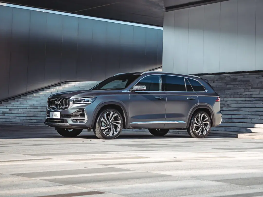 預算13萬買輛SUV,第三代長安CS75PLUS冠軍版和星越L怎么選?
