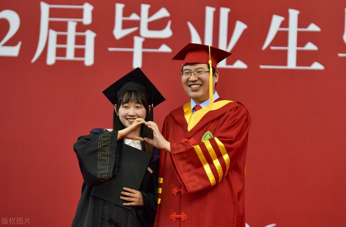 按照市場價值體系,美女直播確實比醫(yī)生、教師、公務(wù)員更有價值
