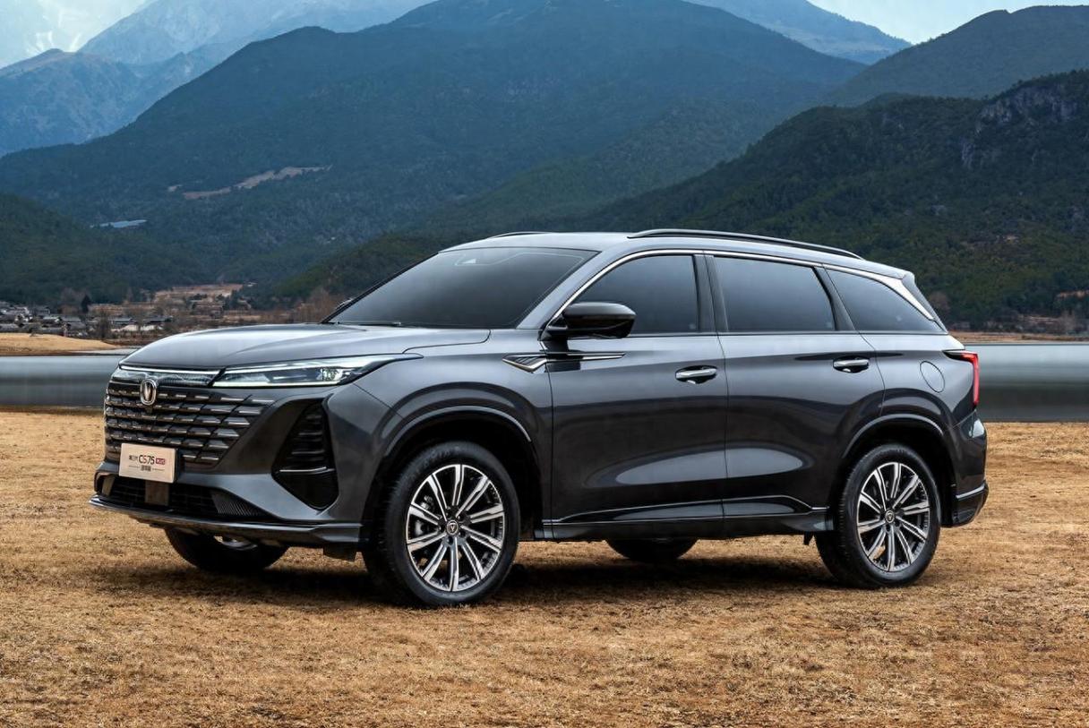 第三代CS75PLUS冠軍版還是吉利星越L,13萬預算2.0T,到底買誰?