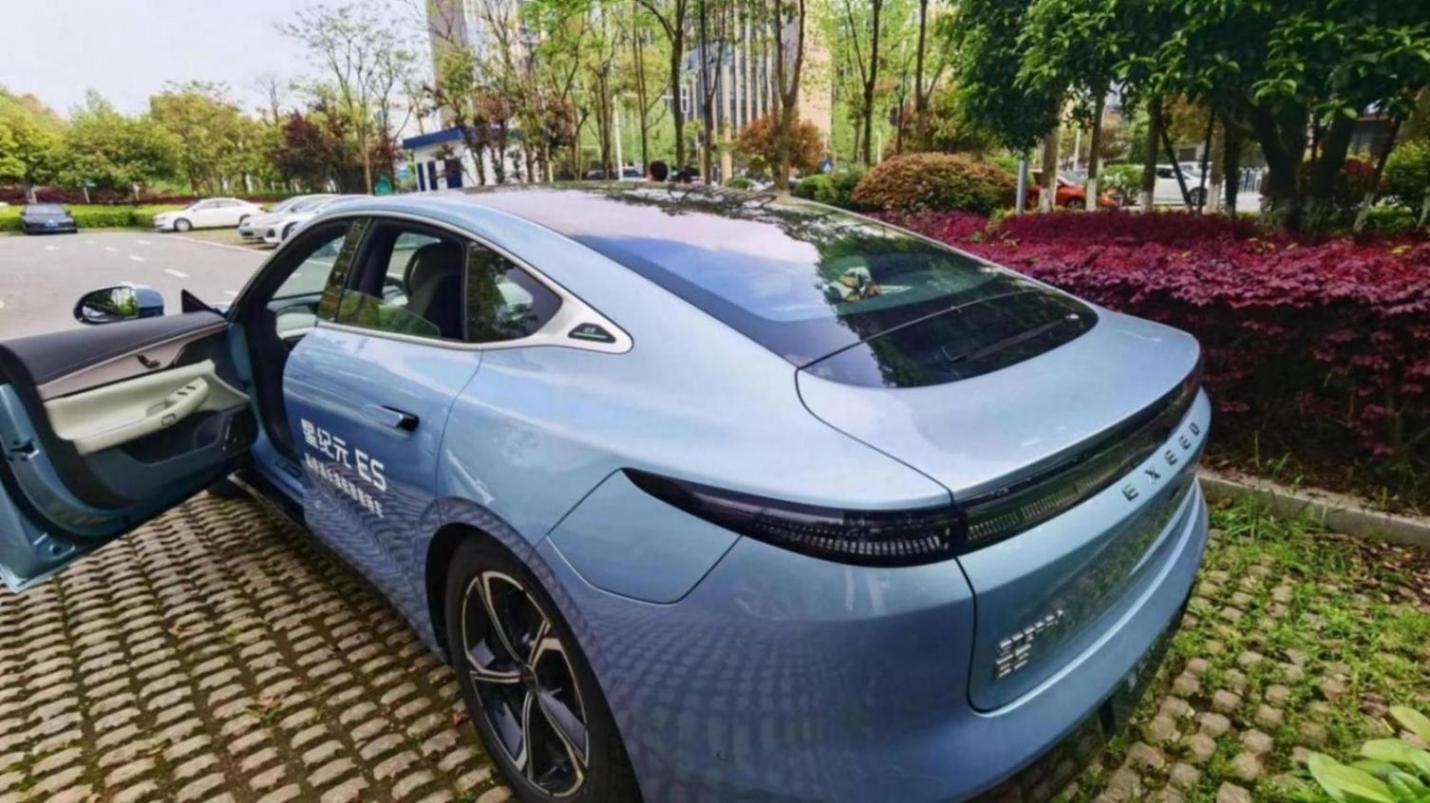 奇瑞汽車終于改了,新車純電續航905公里,外觀不輸小米SU7