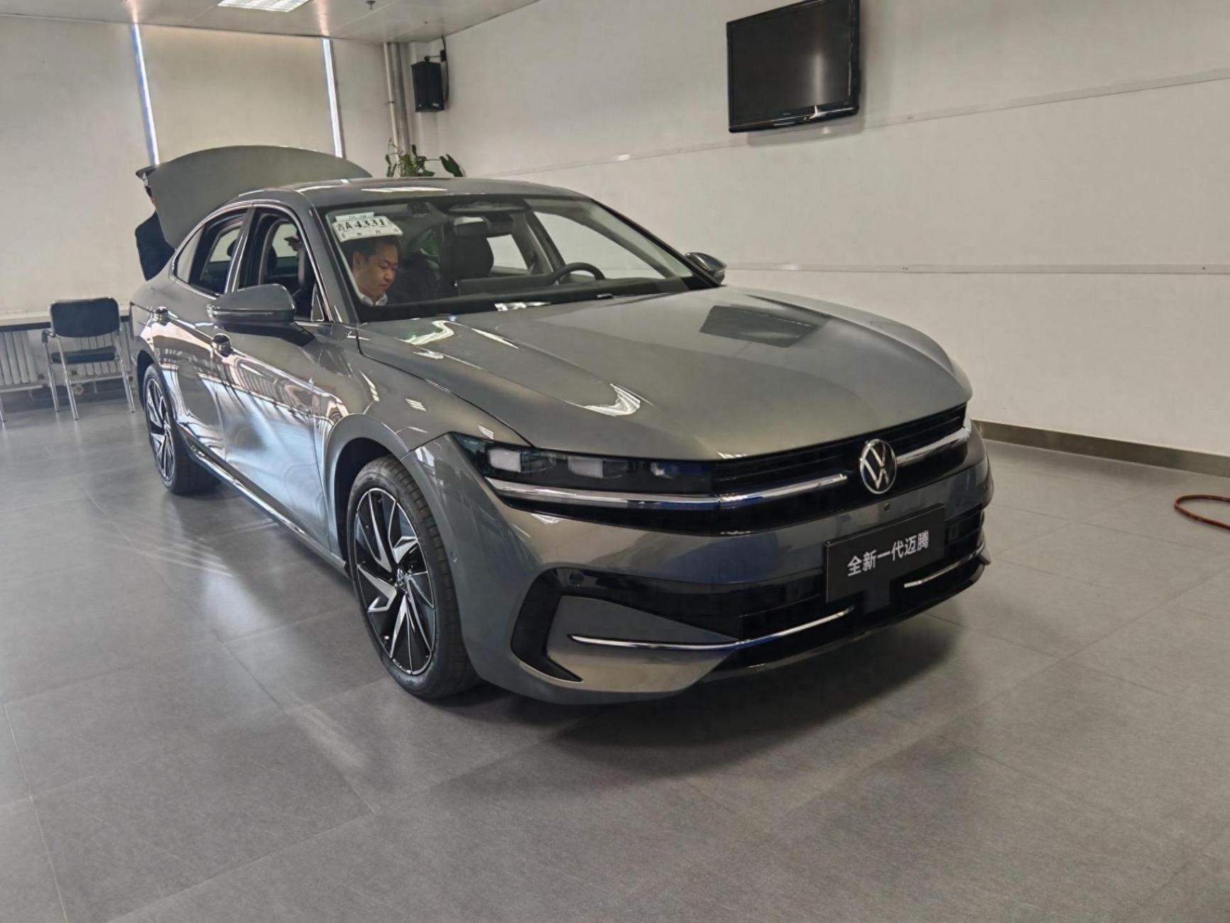 全新大眾邁騰最新實(shí)車到店組圖曝光,競爭得過國產(chǎn)新能源嗎?