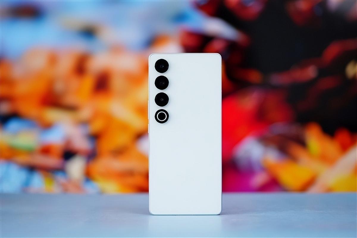 極星首款手機Polestar Phone官宣:魅族21 PRO親兄弟