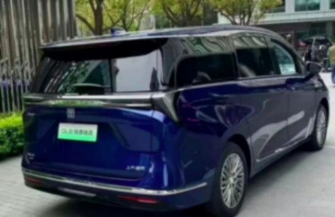 競爭騰勢D9有戲嗎?別克GL8插混版實車現(xiàn)身,或北京車展公開亮相
