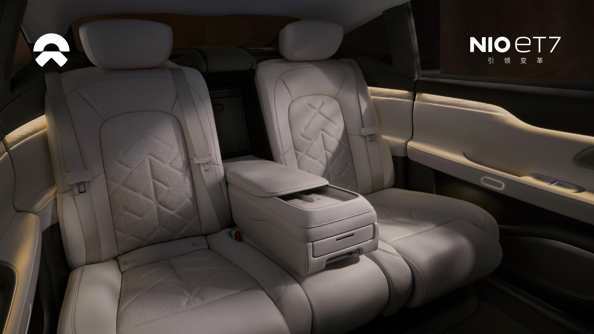 新增月輝銀配色 2024款蔚來ET7官圖發(fā)布 北京車展首發(fā)
