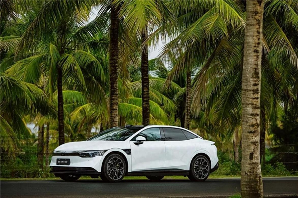 五一出游,電動車哪家強?極氪007、小鵬P7i 與小米SU7對比