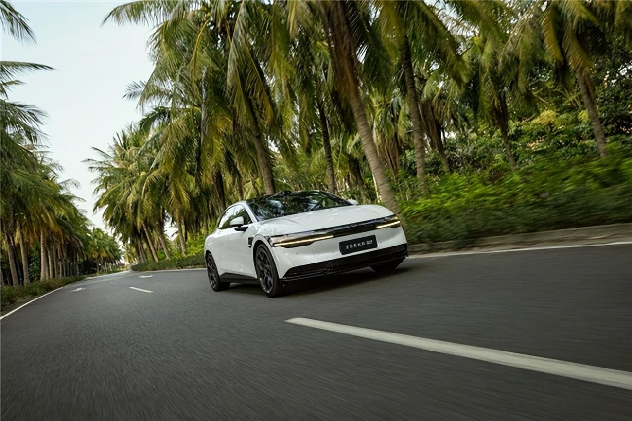 五一出游,電動車哪家強?極氪007、小鵬P7i 與小米SU7對比