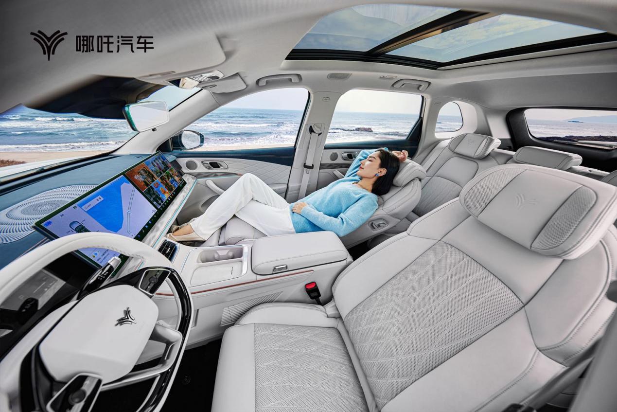 還在為堵車油耗高和充電慢而困惑嗎?哪吒L增程版全部解決
