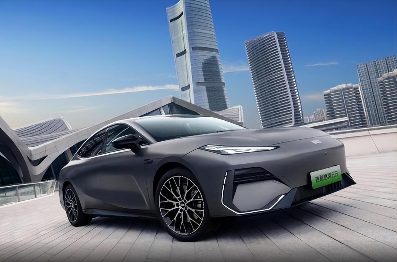 16.58萬起售!吉利銀河E8:5米車長(zhǎng)+轎跑造型,不到半小時(shí)充電80%
