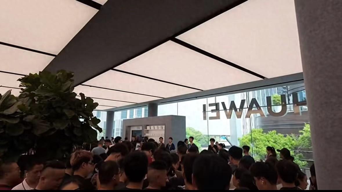 華為手機再掀新篇章 \"HUAWEI Pura\"系列引領行業風潮